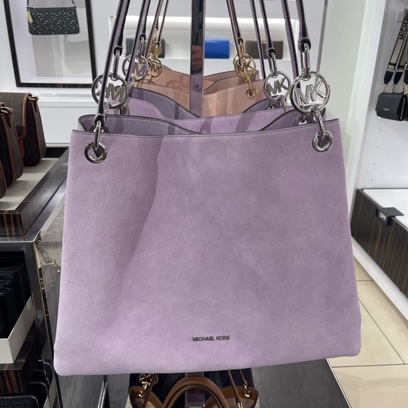 MICHAEL KORS Christina Large Suede Triple Gusset Shoulder Tote Bag
Lt Quartz
NWT - Picture 15 of 16